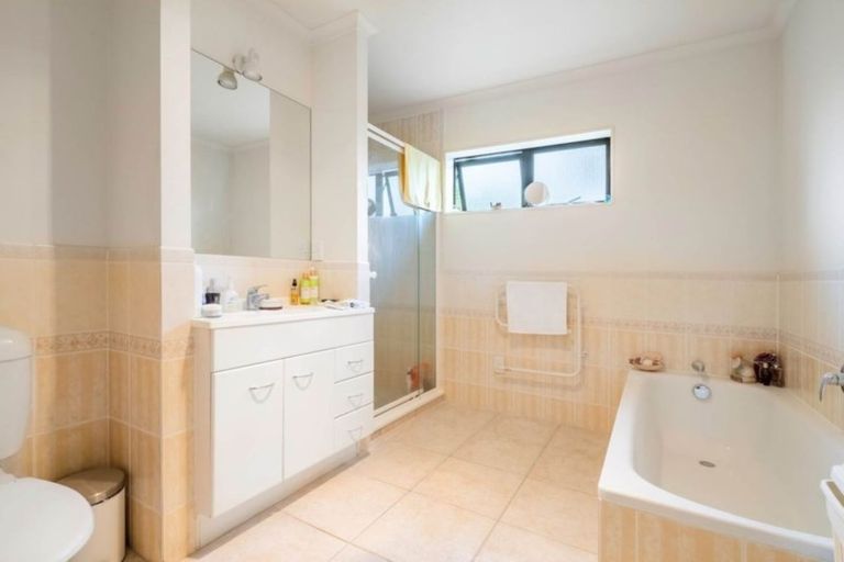 Photo of property in 3a Seacrest Drive, West Harbour, Auckland, 0618