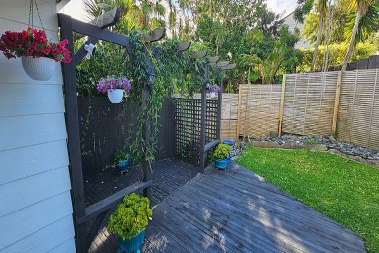Photo of property in 1/13 Montclair Rise, Browns Bay, Auckland, 0630