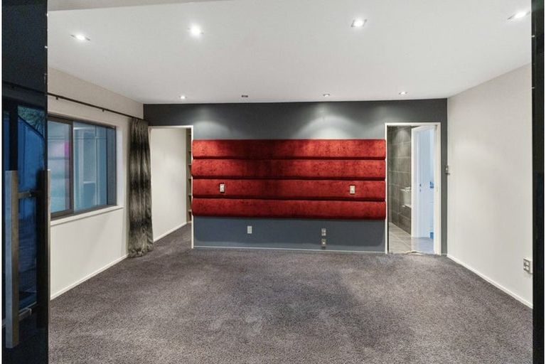 Photo of property in 12 Woodend Road, Woodend, 7610