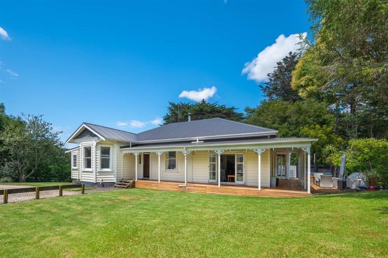 Photo of property in 17 Mudgeways Road, Massey, Auckland, 0614
