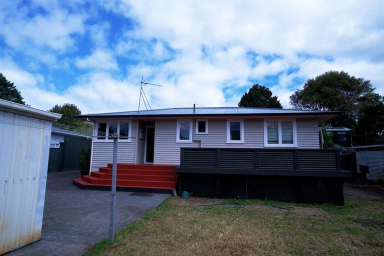 Photo of property in 12 Lucinda Place, Glen Eden, Auckland, 0602