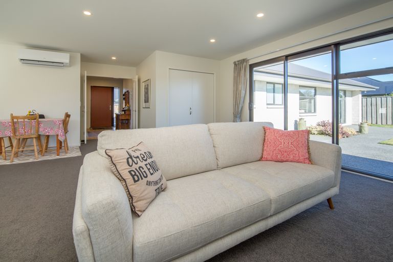 Photo of property in 12b Watkins Drive, Rangiora, 7400