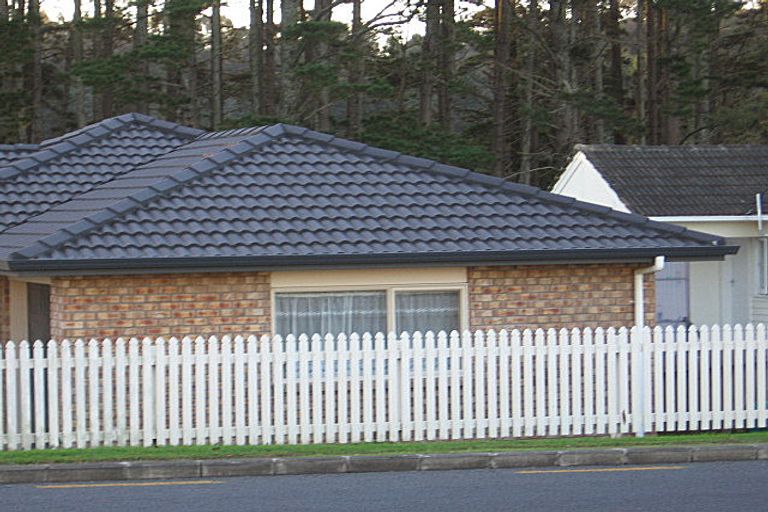 Photo of property in 643 Swanson Road, Swanson, Auckland, 0612