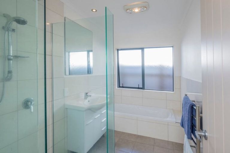 Photo of property in 4 Barry Curtis Place, Levin, 5510