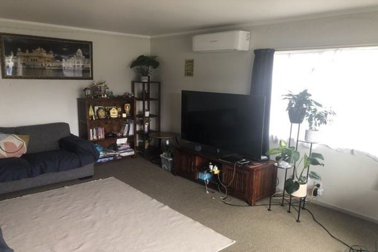 Photo of property in 5 Meadowvale Rise, Titirangi, Auckland, 0604