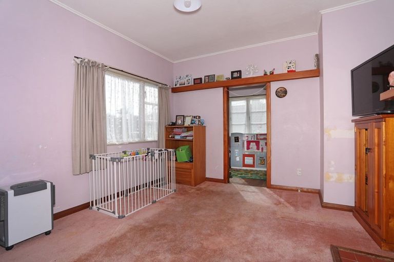 Photo of property in 25 Robert Street, Marton, 4710
