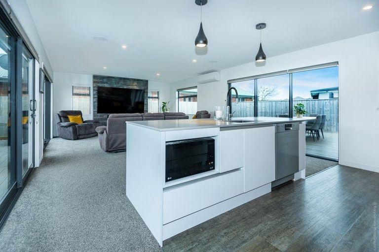 Photo of property in 14 Blue Gum Place, New Brighton, Christchurch, 8083