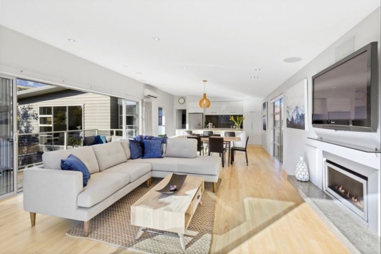 Photo of property in 73 Oregon Drive, Kelvin Heights, Queenstown, 9300