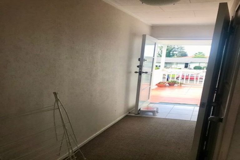 Photo of property in 18 Foyle Place, Glendene, Auckland, 0602