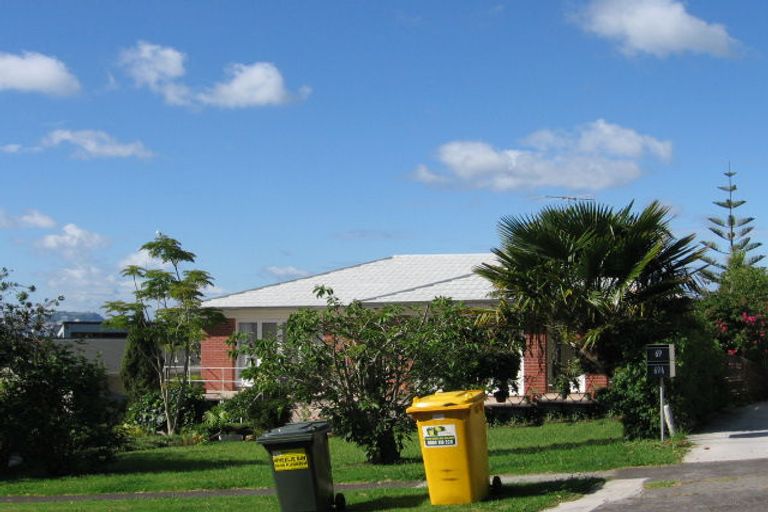 Photo of property in 71 Exmouth Road, Northcote, Auckland, 0627