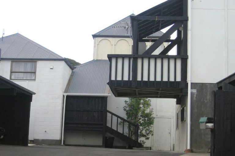 Photo of property in 144 Akaroa Drive, Maupuia, Wellington, 6022