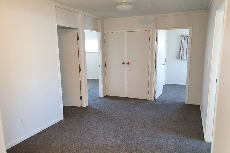Photo of property in 33 Claverdon Drive, Massey, Auckland, 0614