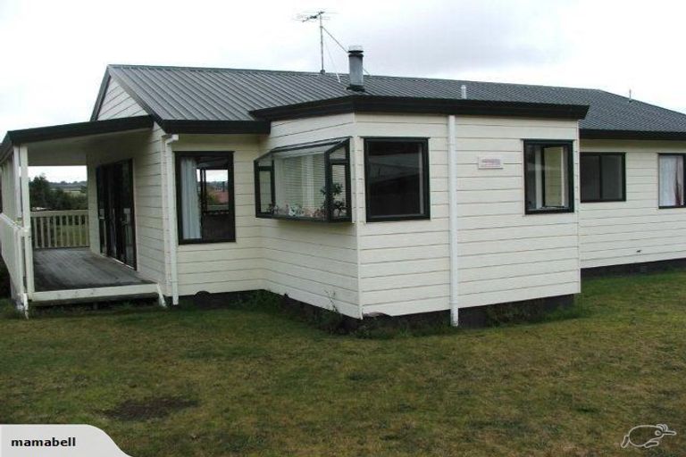 Photo of property in 17 Reeves Road, Acacia Bay, Taupo, 3330