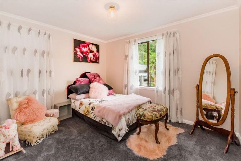 Photo of property in 48 Hookway Grove, Paraparaumu, 5032