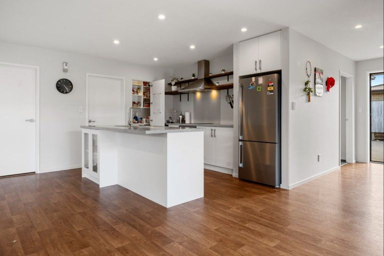 Photo of property in 15a Frederick Place, Whalers Gate, New Plymouth, 4310