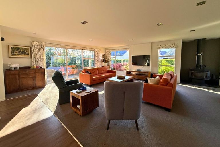Photo of property in 28 Kelliher Drive, Wanaka, 9305