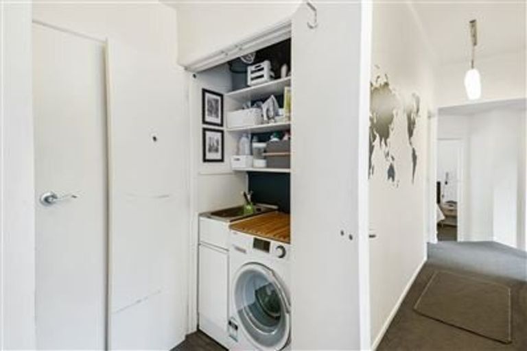 Photo of property in 19 Black Rock Road, Newlands, Wellington, 6037