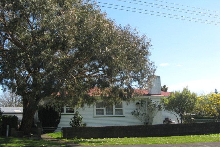 Photo of property in 2/4 Tupoki Street, Glen Avon, New Plymouth, 4312