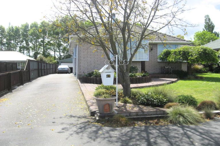 Photo of property in 17 Canberra Place, Redwood, Christchurch, 8051