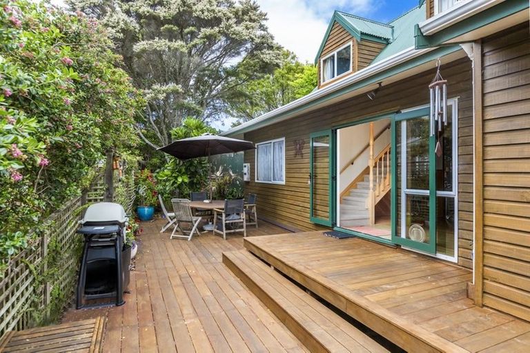 Photo of property in 70 Tiri Road, Manly, Whangaparaoa, 0930