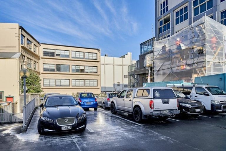 Photo of property in 5 Kent Terrace, Mount Victoria, Wellington, 6011