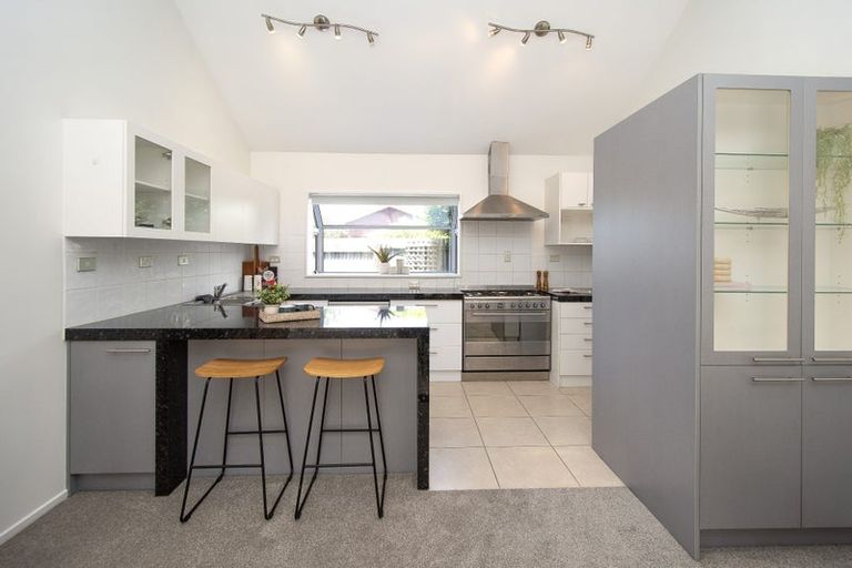 Photo of property in 2/11 Mclellan Place, Ilam, Christchurch, 8041