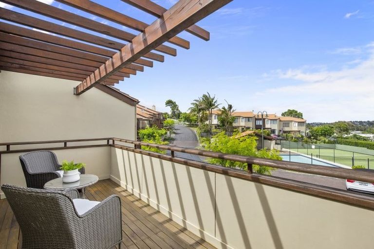 Photo of property in 10/8 Tobago Place, Sunnynook, Auckland, 0620