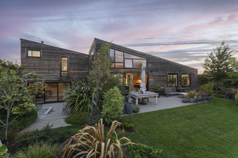 Photo of property in 2 Falconer Rise, Jacks Point, Queenstown, 9371