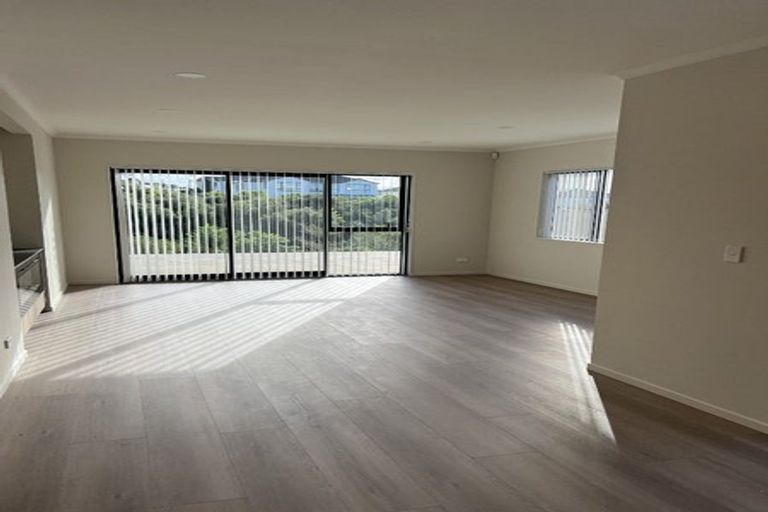 Photo of property in 28 Ballyalton Crescent, Flat Bush, 2019