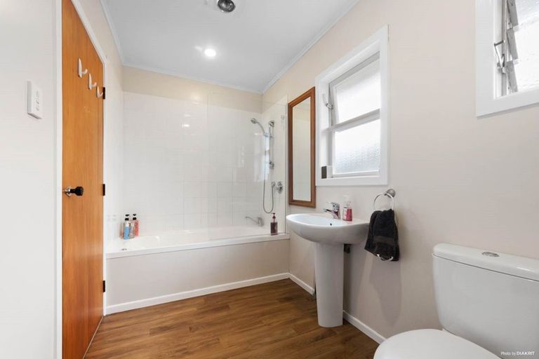 Photo of property in 31 Durham Street, Te Atatu Peninsula, Auckland, 0610