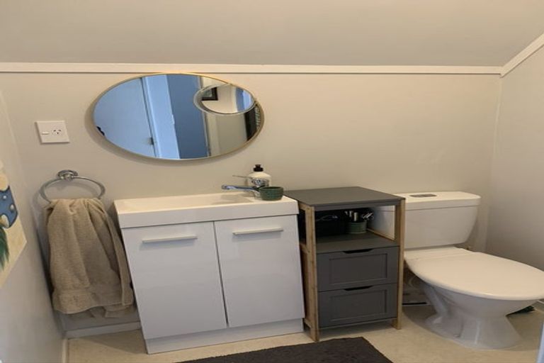 Photo of property in 2/11 Emery Grove, Bayview, Auckland, 0629