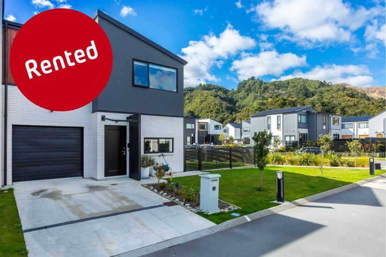 Photo of property in 76 Mawai Hakona Drive, Wallaceville, Upper Hutt, 5018