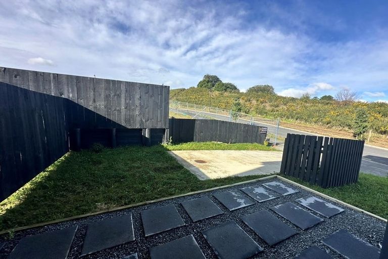 Photo of property in 64b Crestview Rise, Papakura, 2110