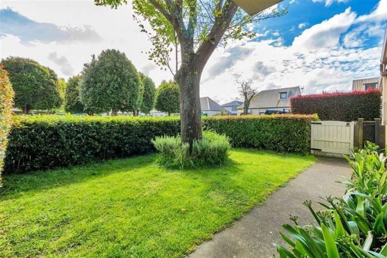 Photo of property in 12/58 Manuroa Road, Takanini, 2112
