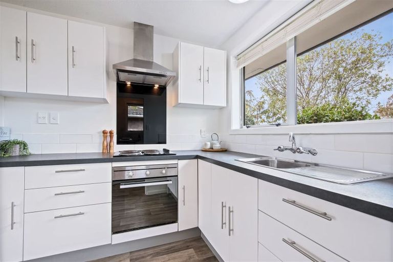 Photo of property in 2/2 Queenspark Drive, Parklands, Christchurch, 8083