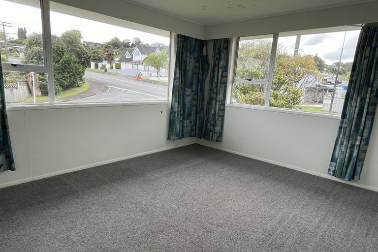 Photo of property in 3 Kendal Place, Merrilands, New Plymouth, 4312