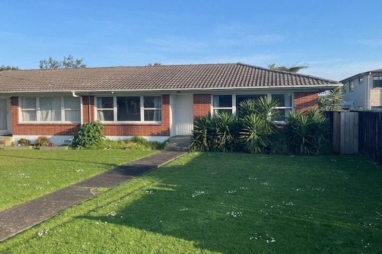 Photo of property in 2/468 Swanson Road, Ranui, Auckland, 0612