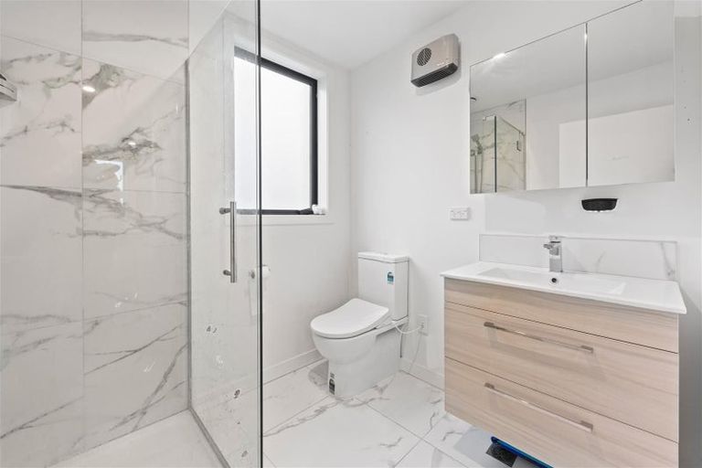 Photo of property in 6/83 Vodanovich Road, Te Atatu South, Auckland, 0610