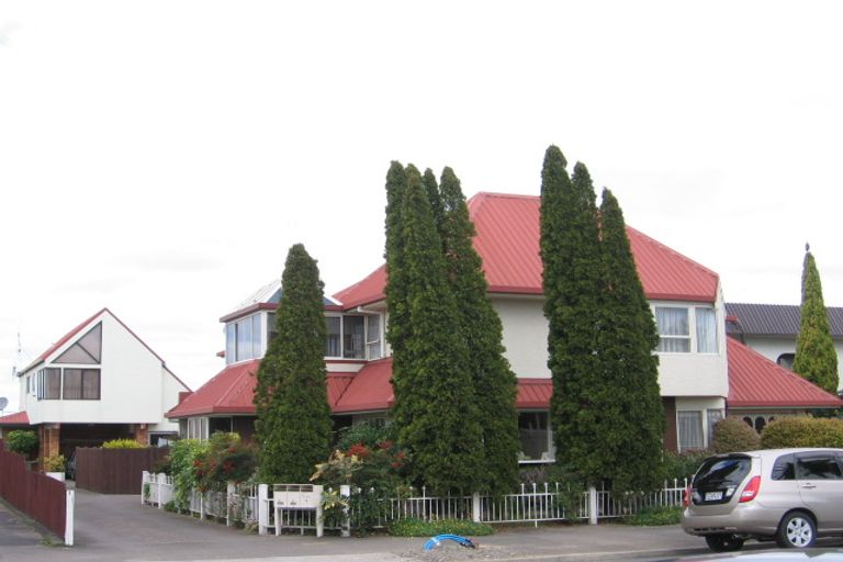 Photo of property in 230 Devonport Road, Tauranga, 3110