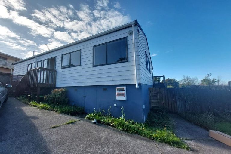 Photo of property in 10 Loughanure Place, Massey, Auckland, 0614
