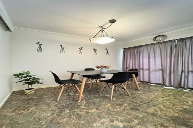 Photo of property in 7 Golf Road, New Lynn, Auckland, 0600