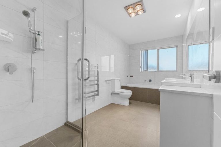 Photo of property in 4 Bruckless Drive, Flat Bush, Auckland, 2019