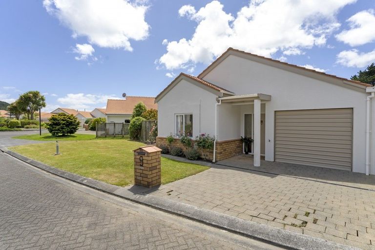 Photo of property in 9 Lakeside Villas, Whitby, Porirua, 5024