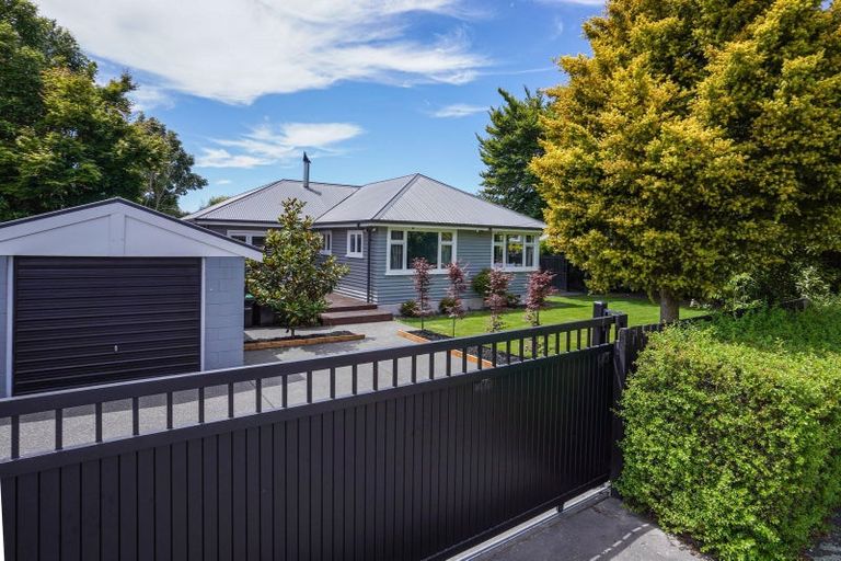 Photo of property in 98 Hamilton Avenue, Ilam, Christchurch, 8041