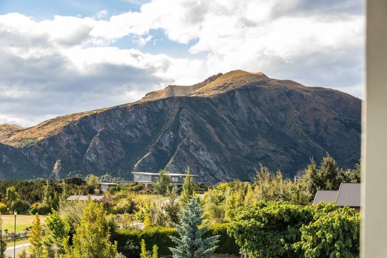 Photo of property in 28 Minaret Ridge, Wanaka, 9305
