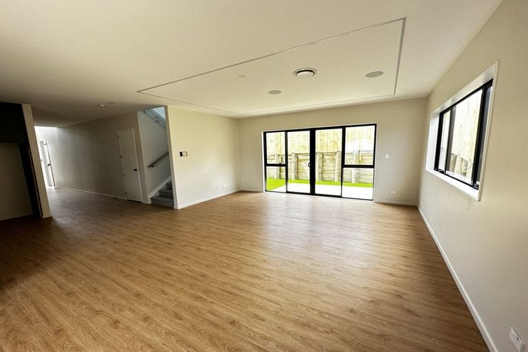 Photo of property in 10 Snuggery Loop, Orewa, 0931