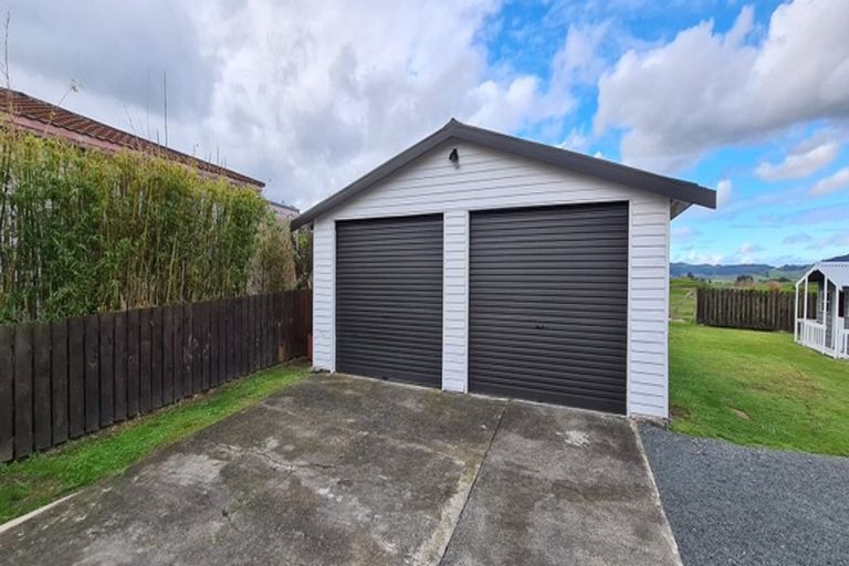 Photo of property in 28 Bickerstaffe Road, Maungaturoto, 0520