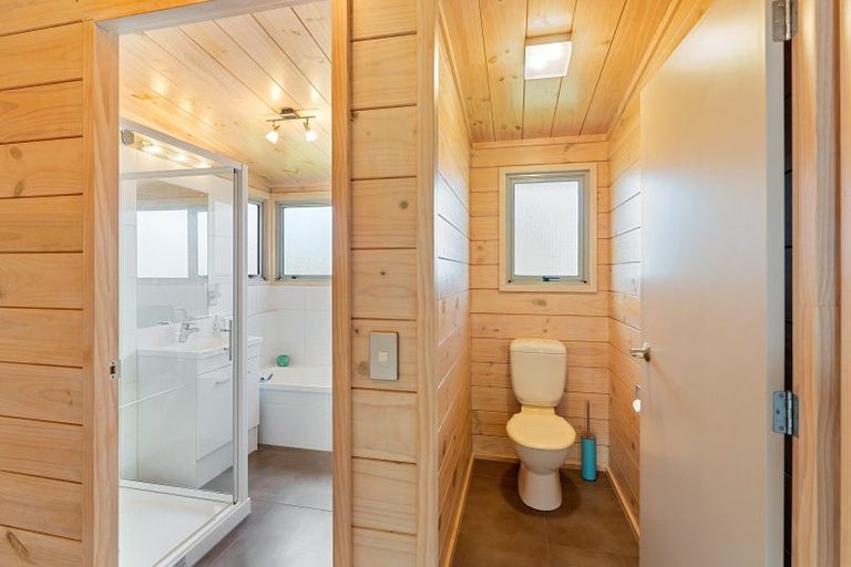 Photo of property in 32 Reay Mackay Grove, Waikawa Beach, Manakau, 5573