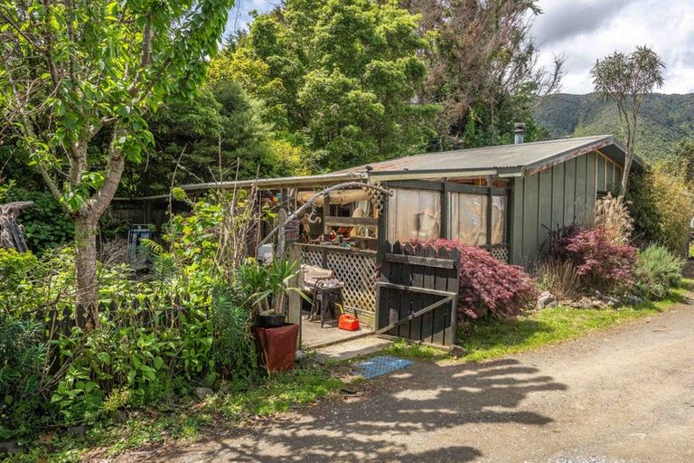 Photo of property in 50 Kents Road, Reikorangi, Waikanae, 5391