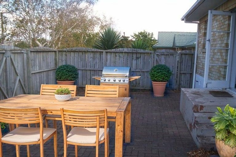 Photo of property in 43 Willis Road, Papakura, 2110